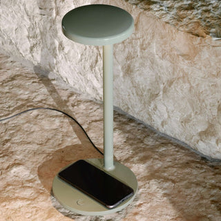 Flos Oblique Qi table lamp with rechargeable base Buy on Shopdecor FLOS collections